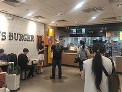 -麦当劳(上海虹桥站30B检票口楼上)