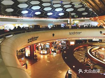 去年此地，人声鼎沸，转机花了不少时间