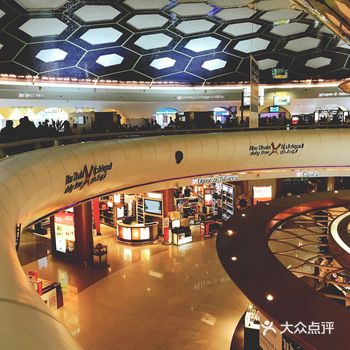 去年此地，人声鼎沸，转机花了不少时间
