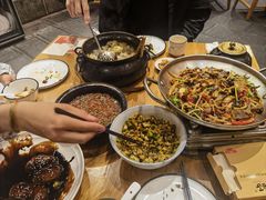 -帅巴人舅母子腊蹄民俗村