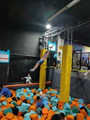 -蹦贝运动中心·蹦床·攀岩·闯关(龙岗店)
