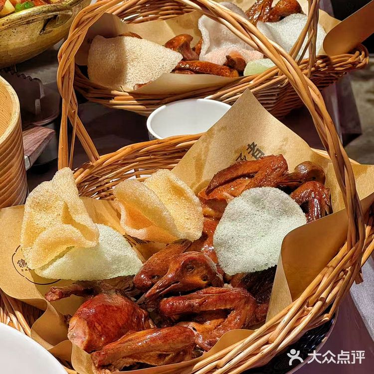 鸽子张家宴绝了！方庄宴请天花板，脆皮乳鸽封神