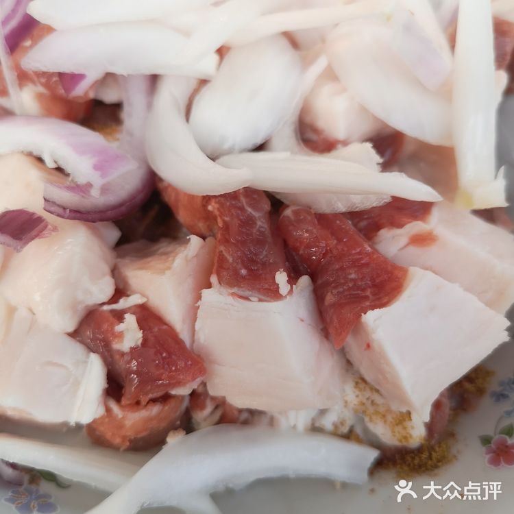 牛肉，五花肉，通通搬出来