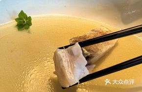 Chicken Broth Steamed Yangcheng Lake White Fish