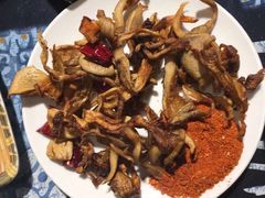 炸菌子-勺子米线·云南传统小吃市集(四方街店)