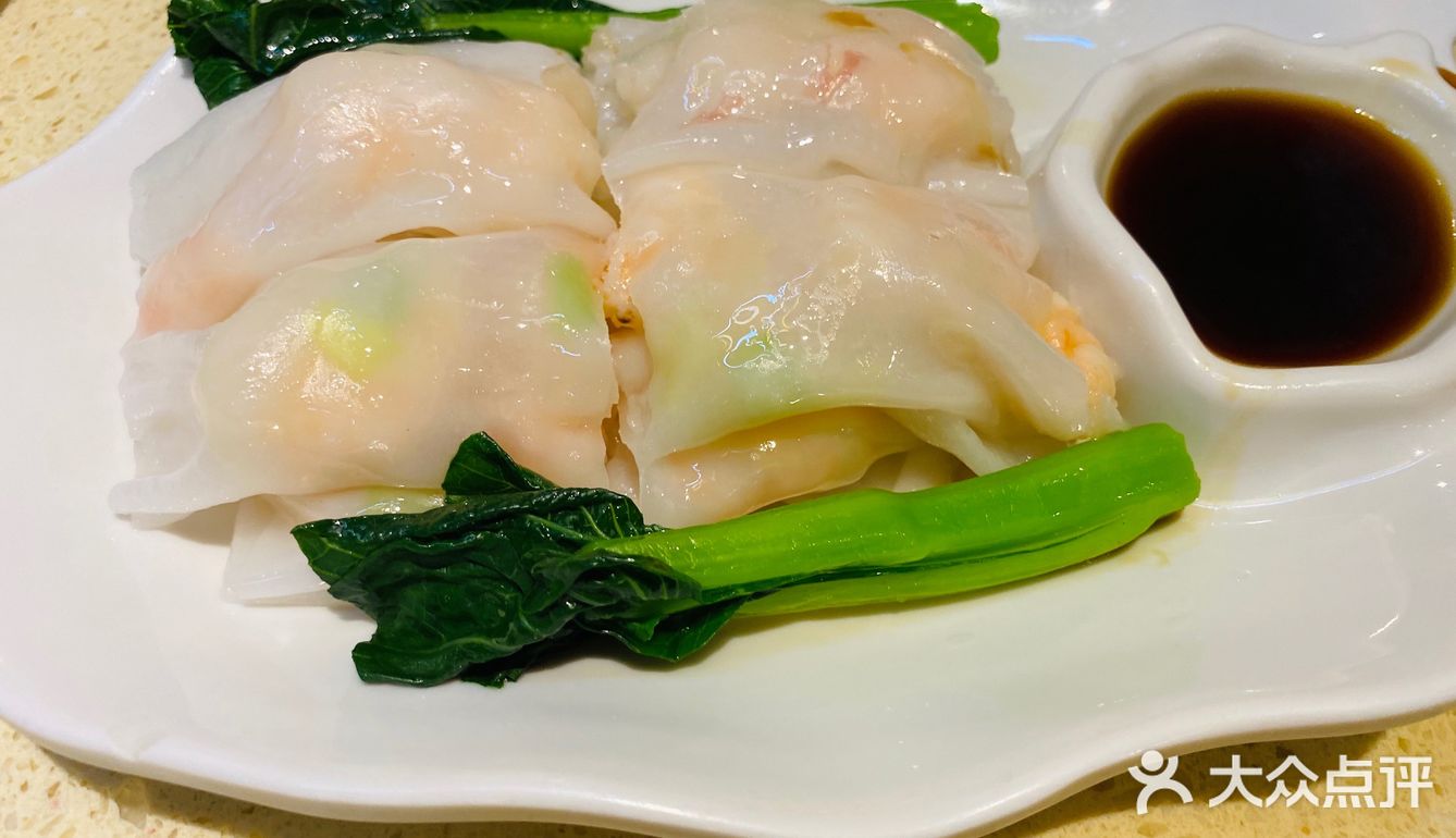 第一次在茶餐厅吃到这么多的虾，太实在了！[愉快]