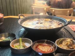 -鹿鸣山草本茶香火锅(园西路店)