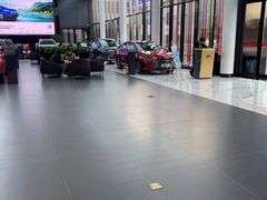-上海华裕比亚迪4S店