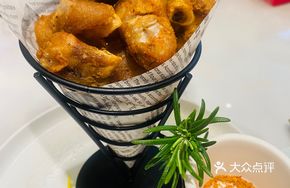 Salt-Scented Crispy Pig's Feet