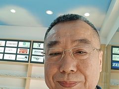 -豪门视光·星趣控·蔡司依视路眼镜代理商(中央大街店)