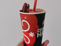 红丝绒草莓优格华夫脆暴风雪-DQ·蛋糕·冰淇淋(万象城店)