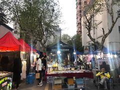 -吴山路夜市