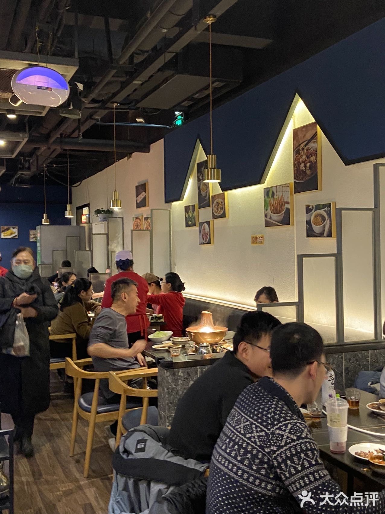 朝阳门坐满人的一家铜锅涮🥩