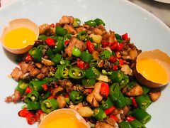 双椒鸡配芒果分子球-雀蓝川菜(奥体广场店)