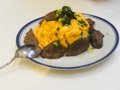 皇袍滋味嫩牛饭滑蛋包饭-食运茶餐厅(文化宫店)