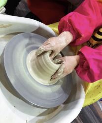 -泥娃娃DIY陶吧(易生活购物公园店)