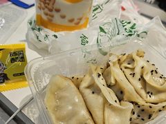 -黄阿姨锅贴大王(万航渡路店)