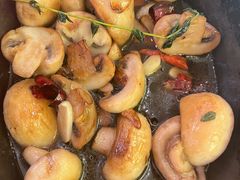 橄榄油香草煎蘑菇-CRAZYONES西班牙海鲜饭(上海美罗城店)