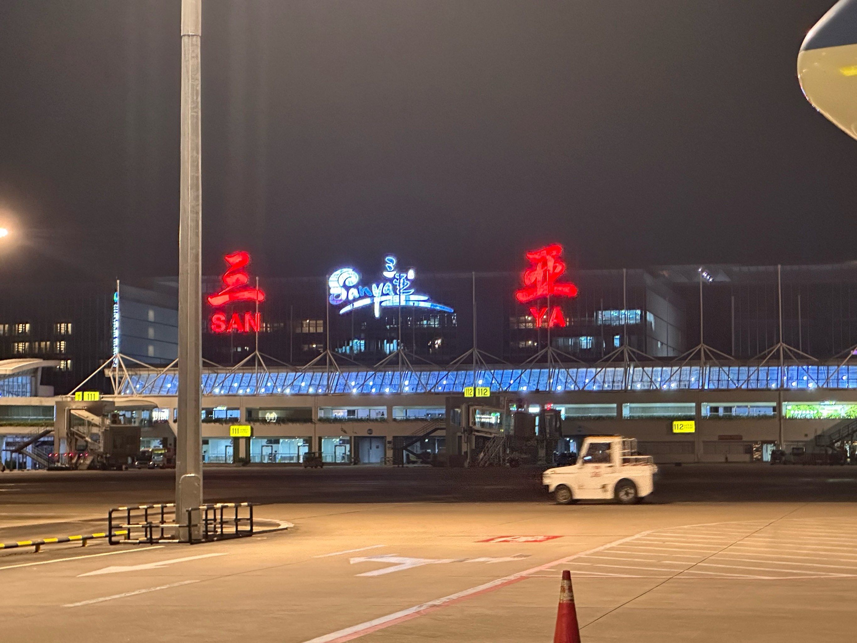 飞三亚的大飞机好多啊