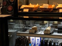 面包甜点陈列柜-NokNok Coffee(宽窄巷子店)