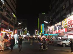 -六合夜市