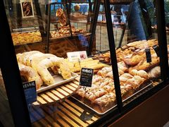 面包甜点陈列柜-Dough&Joe团憩(瑞虹天地月亮湾店)