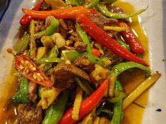 小青椒炒鸡杂-百年粉蒸牛肉