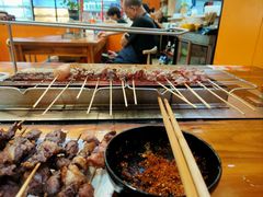 -哈尔滨小酒馆·鲜肉现穿自助烧烤(康新花园店)