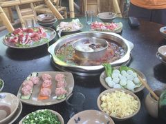 -茅草房·河畔园林火锅