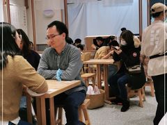 等位区-小满手工粉(北京来福士店)
