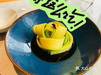 朋友一早询问：“今日是否有空”