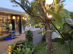 -茅草房·河畔园林火锅