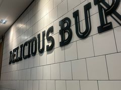-麦当劳(上海虹桥站30B检票口楼上)