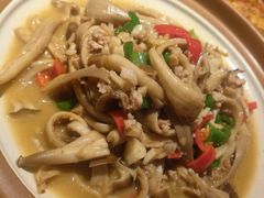 鲜鹿茸菌烧土猪肉-桂小厨广西菜(印象城店)