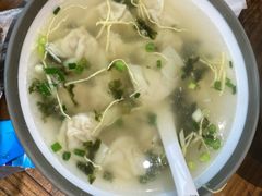 鲜肉小馄饨-弄堂咪道-饭香·面香·馄饨香(钦州北路田尚坊店)