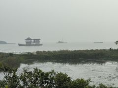 -亮河湾山庄
