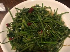 -临江餐馆二楼美食部落