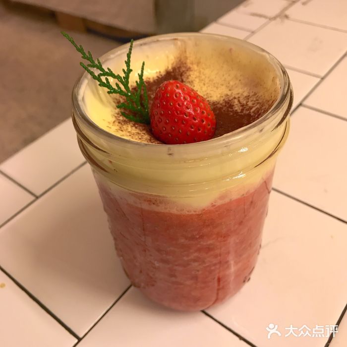 野草莓自由市场草莓芝士奶盖图片