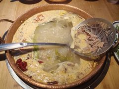 -洱火云南酸菜牛肉火锅(石景山当代商城店)