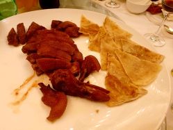 樟茶鸭配黄金饼-中谷小南国花园酒店·宴会厅