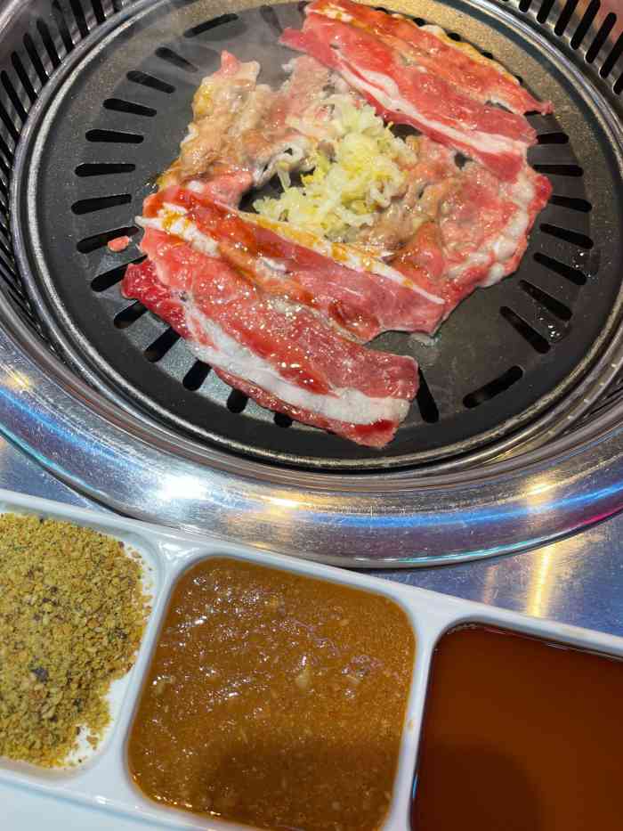 朋友强烈推荐的烤肉店,大中午地铁过去吃,果然不负众望,工作日中午