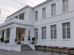 -南京双门楼宾馆(盐仓桥地铁站阅江楼店)