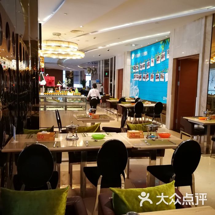 百纳瑞汀酒店自助餐图片