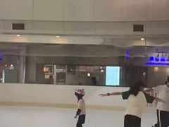 -冰堡国际溜冰场(观澜湖新城MHMALL店)