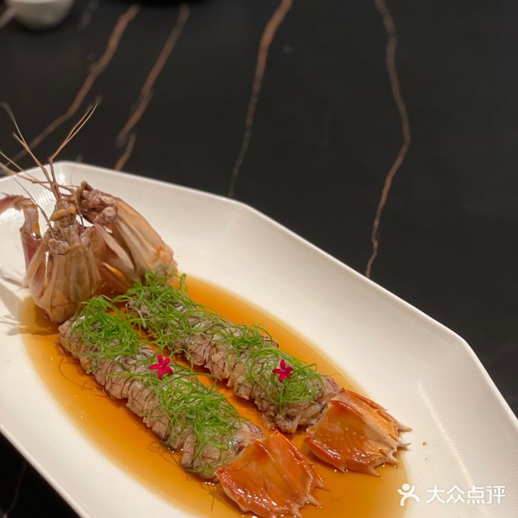 新开业的浦江名荟和浦江荟一样,一如既往的有着排场和体面