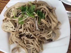 -溢心园香河肉饼总店