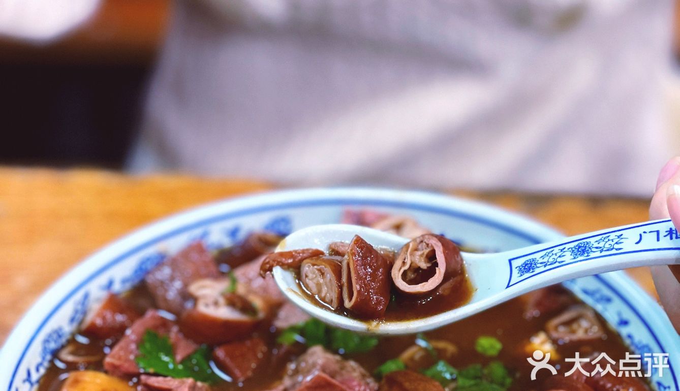 “她”点名要吃的卤煮!