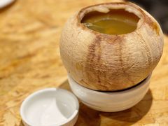 泰国椰皇炖乌鸡汤-陈鹏鹏潮汕菜(欢乐海岸 海边景观店)