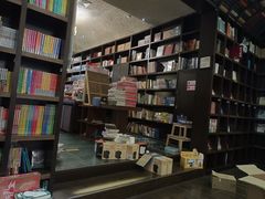 -钟书阁(松江泰晤士小镇店)