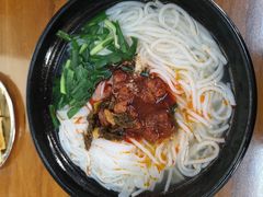 -鸿浩扒猪脚米线